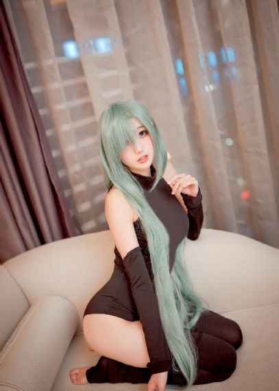 欧美latex胶衣_720高清完整版播放