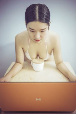 欧美图区12p_1080高清迅雷在线观看
